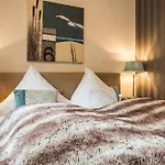 Sylter Hahn Hotel 3*